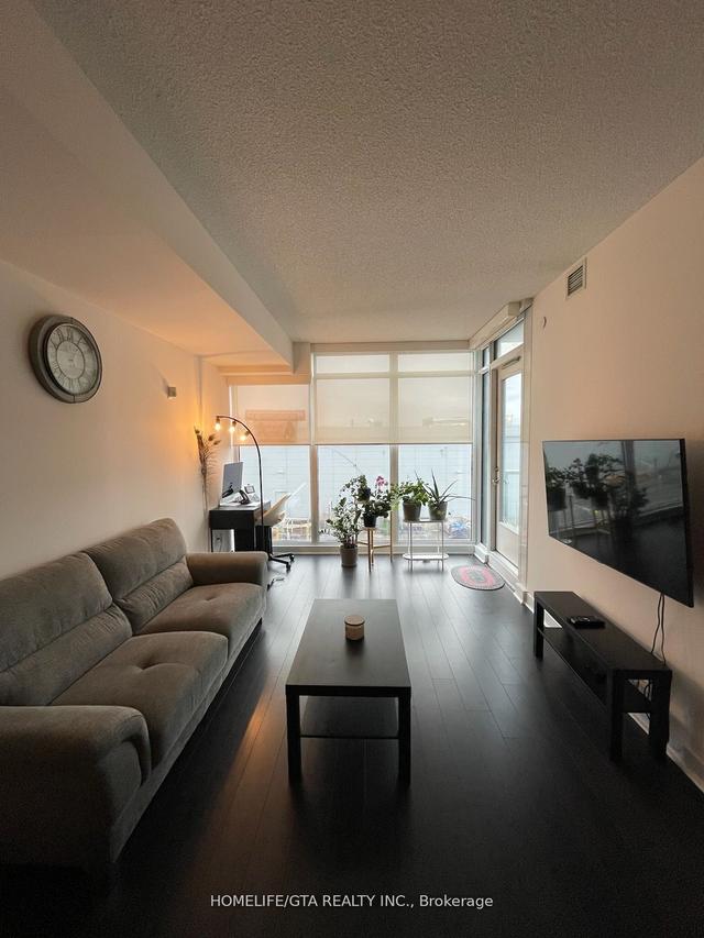 209 - 72 Esther Shiner Blvd, Condo with 1 bedrooms, 1 bathrooms and 1 parking in Toronto ON | Image 2