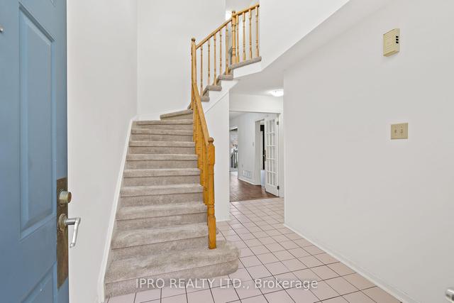 7 - 4 Farnham Dr, Townhouse with 3 bedrooms, 3 bathrooms and 2 parking in Brampton ON | Image 9