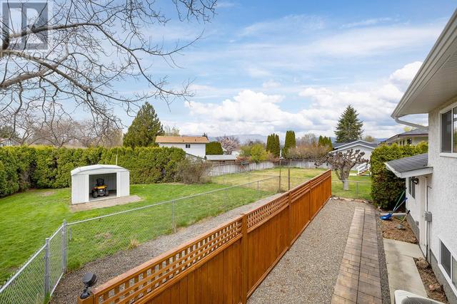 4330 San Michelle Court, House detached with 4 bedrooms, 2 bathrooms and 2 parking in Kelowna BC | Image 44