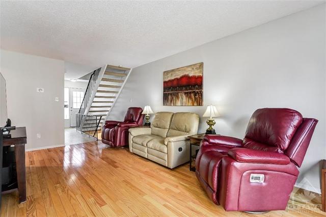 1824 Axminster Court, Townhouse with 3 bedrooms, 2 bathrooms and 2 parking in Ottawa ON | Image 6