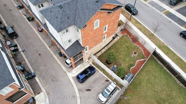 27 Sergio Marchi St, House attached with 3 bedrooms, 4 bathrooms and 2 parking in Toronto ON | Image 25