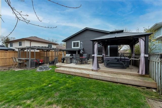 174 Portsmouth Cres, House detached with 2 bedrooms, 1 bathrooms and 4 parking in London ON | Image 31