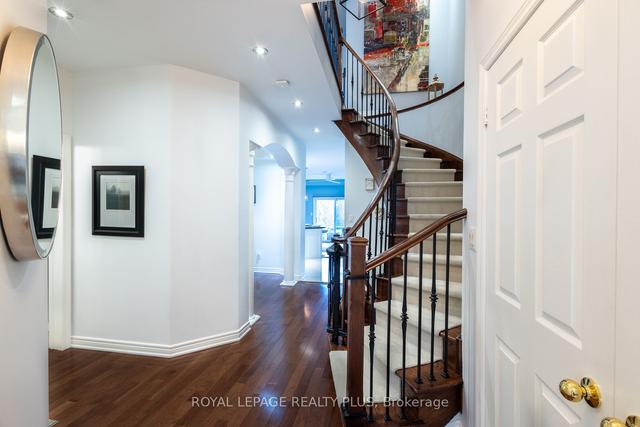 2446 Valleyridge Dr, House attached with 3 bedrooms, 4 bathrooms and 4 parking in Oakville ON | Image 32