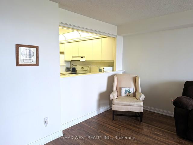 1205 - 24 Hanover Rd, Condo with 1 bedrooms, 1 bathrooms and 1 parking in Brampton ON | Image 31