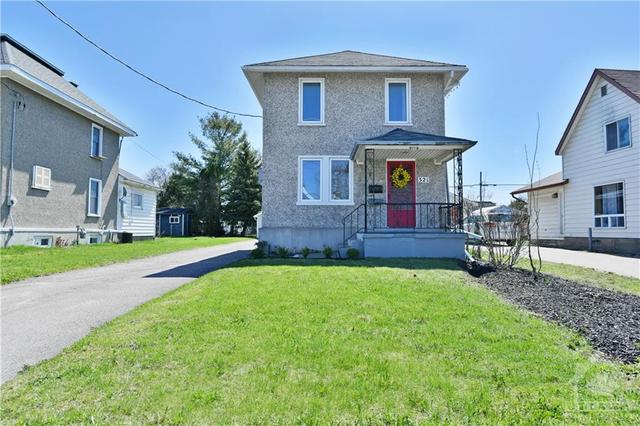 321 Lisgar Avenue, House detached with 2 bedrooms, 2 bathrooms and 6 parking in Renfrew ON | Image 1