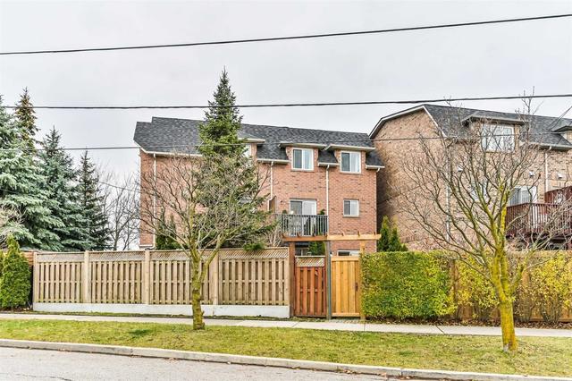 4 Lilac Ave, House semidetached with 2 bedrooms, 2 bathrooms and 2 parking in Toronto ON | Image 20