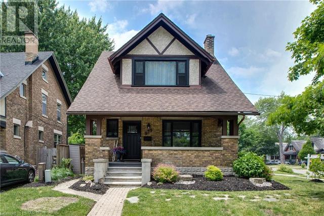 929 Colborne Street, House detached with 3 bedrooms, 2 bathrooms and 2 parking in London ON | Image 1