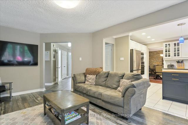20 Iris Cres, House detached with 4 bedrooms, 4 bathrooms and 4 parking in Brampton ON | Image 22