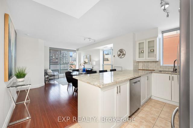 802 - 311 Richmond St E, Condo with 2 bedrooms, 1 bathrooms and 1 parking in Toronto ON | Image 1