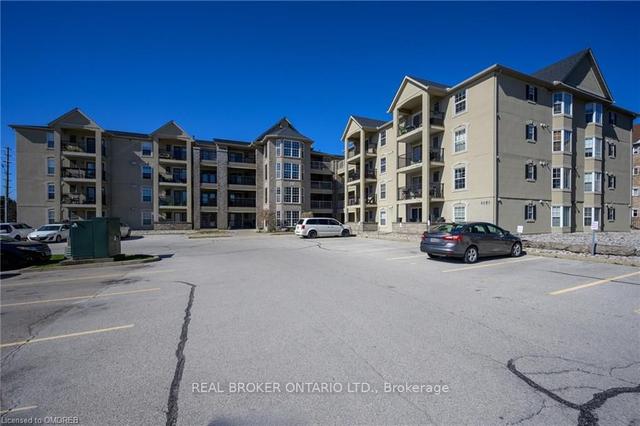 212 - 1451 Walkers Line, Condo with 2 bedrooms, 2 bathrooms and 1 parking in Burlington ON | Image 12