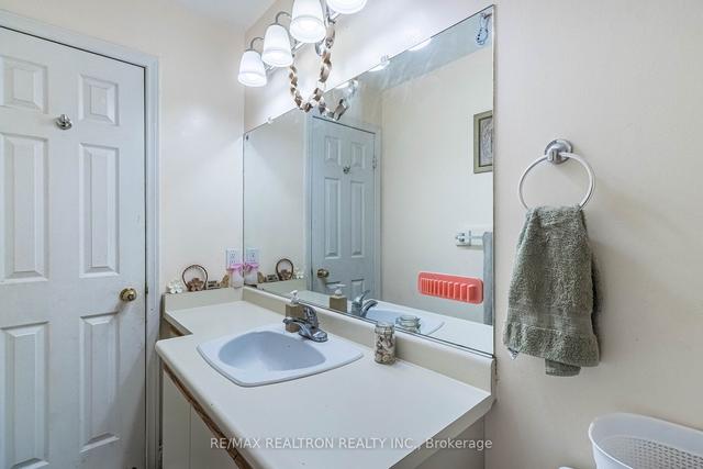 608a Northcliffe Blvd, House detached with 3 bedrooms, 2 bathrooms and 3 parking in Toronto ON | Image 4