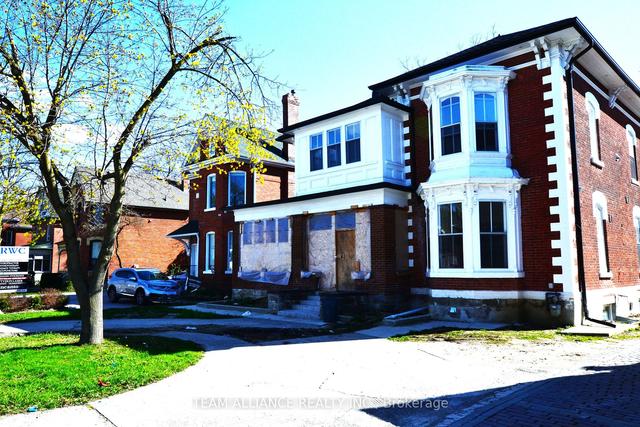 249 Main St N, House detached with 6 bedrooms, 5 bathrooms and 2 parking in Brampton ON | Image 15