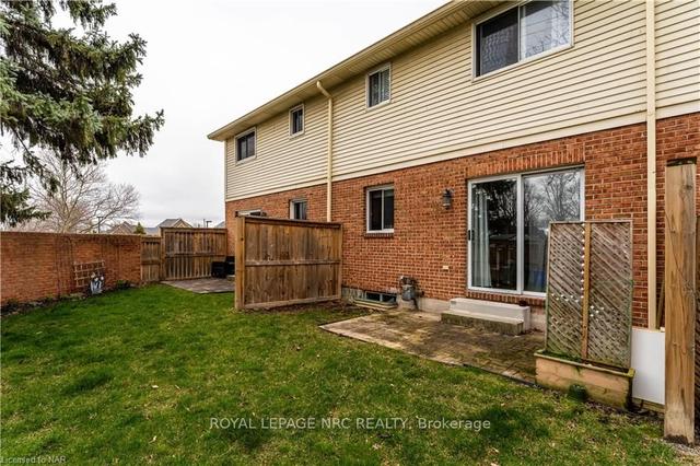 2 - 275 Pelham Rd, Townhouse with 3 bedrooms, 3 bathrooms and 1 parking in St. Catharines ON | Image 11