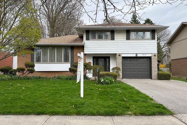 1017 Oshawa Blvd N, House detached with 3 bedrooms, 2 bathrooms and 3 parking in Oshawa ON | Image 1