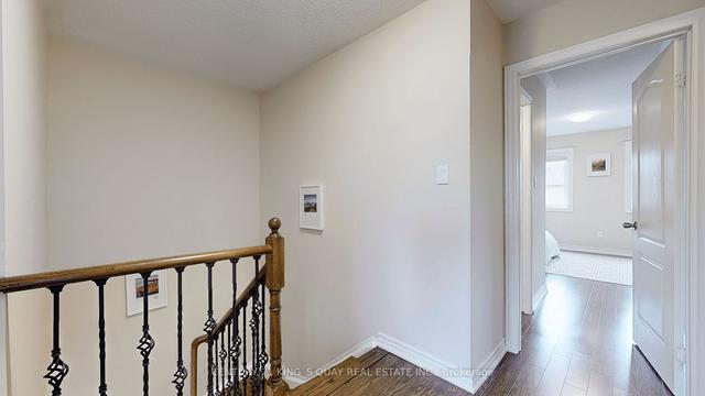 88 Giancola Cres, House attached with 3 bedrooms, 3 bathrooms and 4 parking in Vaughan ON | Image 10