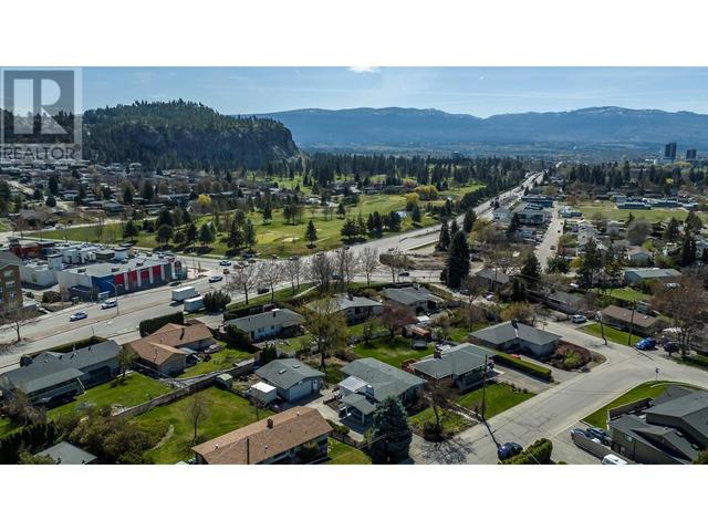 703 Glenburn Street, House detached with 5 bedrooms, 2 bathrooms and null parking in Kelowna BC | Image 1