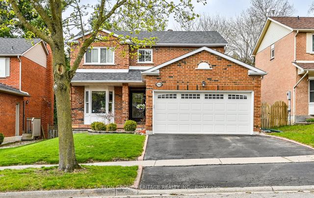 2018 Lynn Heights Dr, House detached with 4 bedrooms, 3 bathrooms and 4 parking in Pickering ON | Image 1