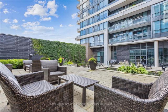 1106 - 1 Hurontario St, Condo with 2 bedrooms, 2 bathrooms and 2 parking in Mississauga ON | Image 27