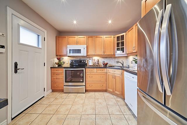 22 Wildlark Dr, House detached with 3 bedrooms, 2 bathrooms and 4 parking in Toronto ON | Image 4