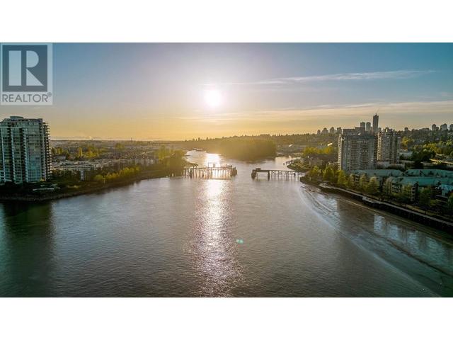 1105 - 1235 Quayside Drive, Condo with 2 bedrooms, 2 bathrooms and 1 parking in New Westminster BC | Image 1