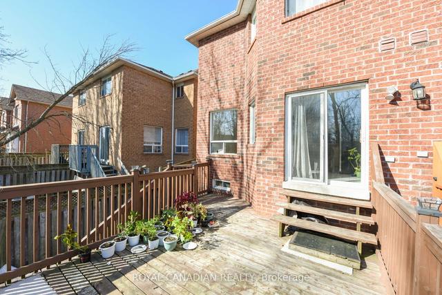 1230 Prestonwood Cres, House semidetached with 3 bedrooms, 4 bathrooms and 4 parking in Mississauga ON | Image 32