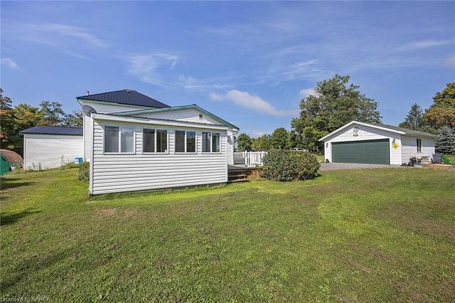 302 Burridge Road, House detached with 3 bedrooms, 2 bathrooms and 7 parking in South Frontenac ON | Image 45