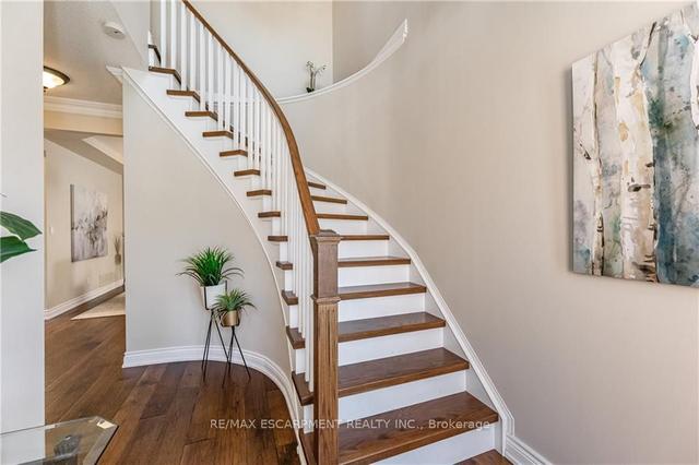 2389 Valley Heights Cres, House detached with 4 bedrooms, 3 bathrooms and 5 parking in Oakville ON | Image 36