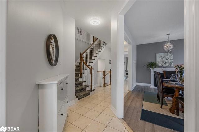 23 Pepin Court, House detached with 5 bedrooms, 3 bathrooms and 9 parking in Barrie ON | Image 3