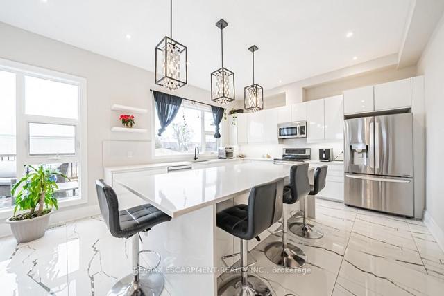 22 Pathfinder Crt, House detached with 5 bedrooms, 5 bathrooms and 6 parking in Hamilton ON | Image 37