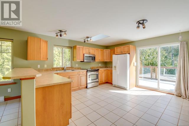 1865 St. Jacques Blvd, House detached with 4 bedrooms, 3 bathrooms and 1 parking in Ucluelet BC | Image 14