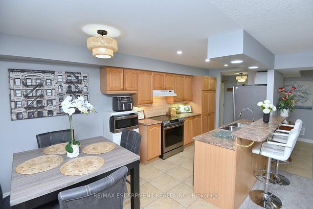 308 - 990 Golf Links Rd, Condo with 2 bedrooms, 2 bathrooms and 1 parking in Hamilton ON | Image 5