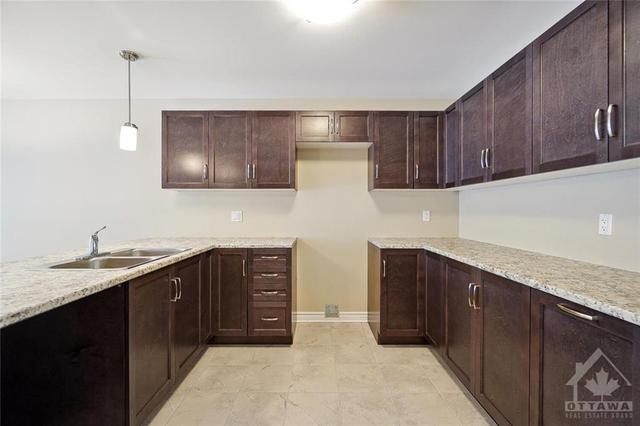 192 Seabert Drive, Townhouse with 2 bedrooms, 2 bathrooms and 2 parking in Arnprior ON | Image 5