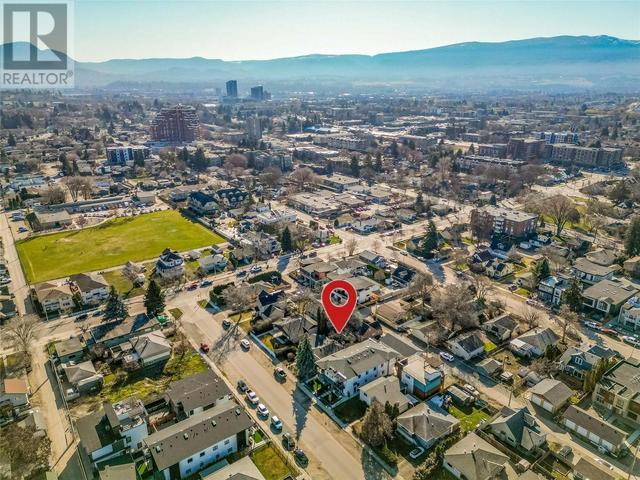 861 Martin Avenue, House detached with 5 bedrooms, 3 bathrooms and 4 parking in Kelowna BC | Image 5