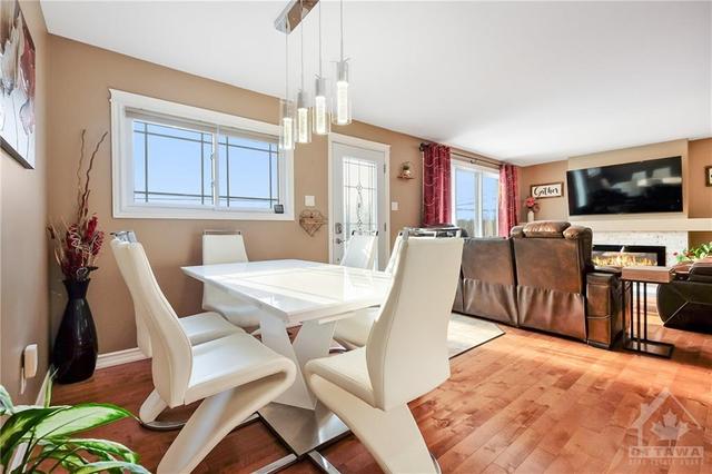 47 Tauvette Street, House detached with 4 bedrooms, 3 bathrooms and 8 parking in Ottawa ON | Image 4