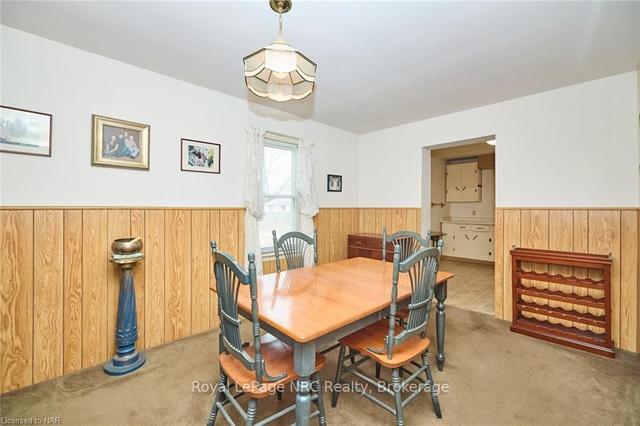 297 Carlton St, House detached with 5 bedrooms, 2 bathrooms and 6 parking in St. Catharines ON | Image 2