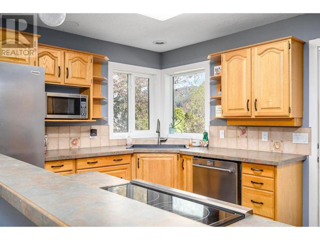 4416 9 Street, House detached with 5 bedrooms, 2 bathrooms and 2 parking in Vernon BC | Image 11