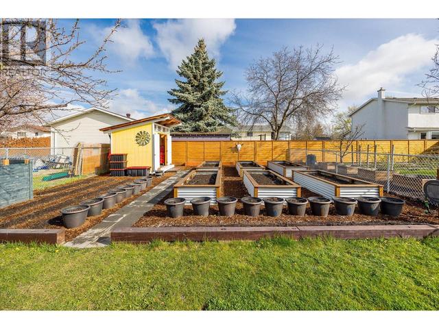 904 Graham Road, House detached with 2 bedrooms, 1 bathrooms and 2 parking in Kelowna BC | Image 24
