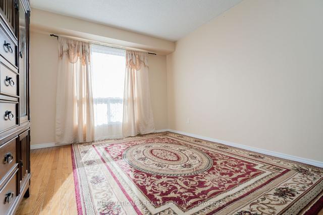 174 - 10 Basset Blvd E, Townhouse with 3 bedrooms, 3 bathrooms and 2 parking in Whitby ON | Image 4