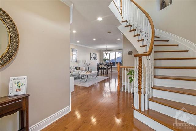 48 Sunvale Way, Townhouse with 3 bedrooms, 3 bathrooms and 4 parking in Ottawa ON | Image 2