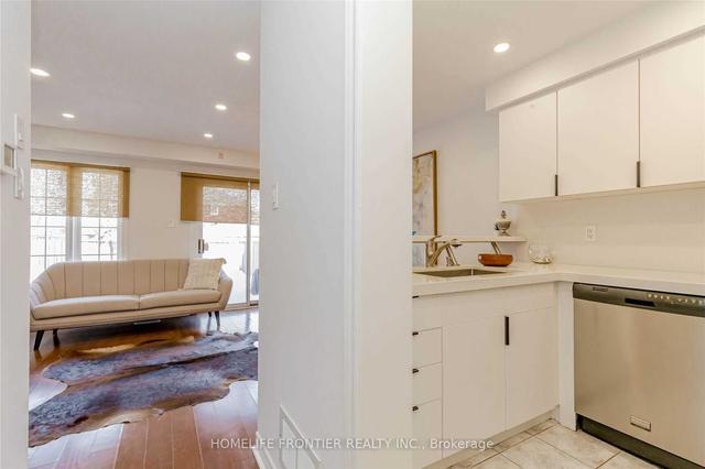 9 - 20 Larissa Crt, Townhouse with 3 bedrooms, 4 bathrooms and 2 parking in Vaughan ON | Image 5