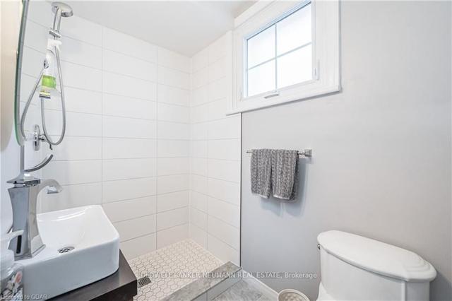 38 Arthur St N, House detached with 3 bedrooms, 4 bathrooms and 5 parking in Guelph ON | Image 16
