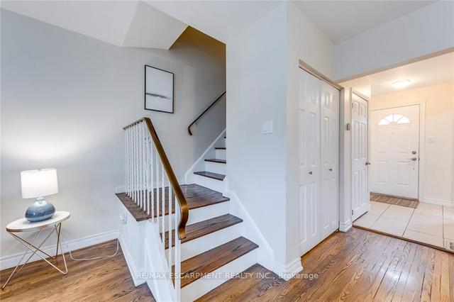 629 Francis Rd, Townhouse with 3 bedrooms, 2 bathrooms and 1 parking in Burlington ON | Image 17