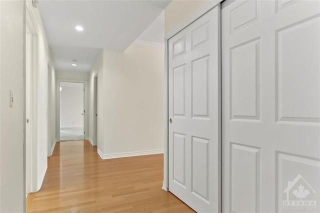 207 - 136 Darlington Private, Condo with 2 bedrooms, 2 bathrooms and 1 parking in Ottawa ON | Image 4