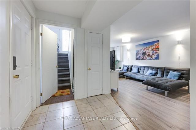 58 Sunrise Cres, House detached with 3 bedrooms, 2 bathrooms and 3 parking in London ON | Image 29