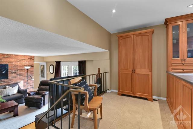 11 Mohawk Crescent, House detached with 3 bedrooms, 3 bathrooms and 6 parking in Ottawa ON | Image 12