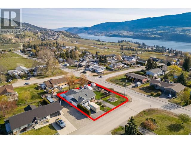 2186 Finlay Court, House detached with 5 bedrooms, 3 bathrooms and 8 parking in Lake Country BC | Image 4
