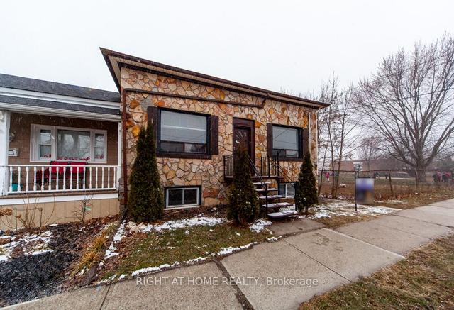 130 Ontario St, House semidetached with 2 bedrooms, 2 bathrooms and 4 parking in Clarington ON | Image 1