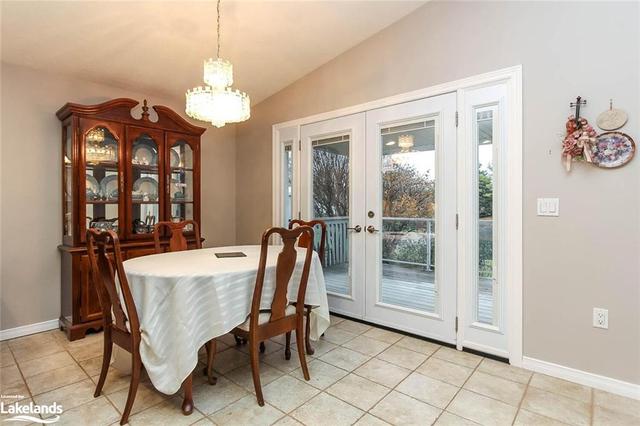 8 Pennsylvania Avenue, House detached with 2 bedrooms, 2 bathrooms and 3 parking in Wasaga Beach ON | Image 9