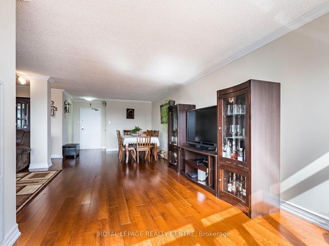 2504 - 3100 Kirwin Ave, Condo with 2 bedrooms, 2 bathrooms and 2 parking in Mississauga ON | Image 4