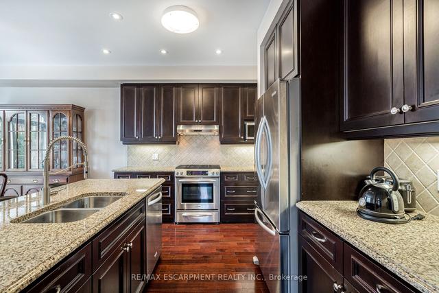 71 Oakhaven Pl, Townhouse with 3 bedrooms, 4 bathrooms and 4 parking in Hamilton ON | Image 7
